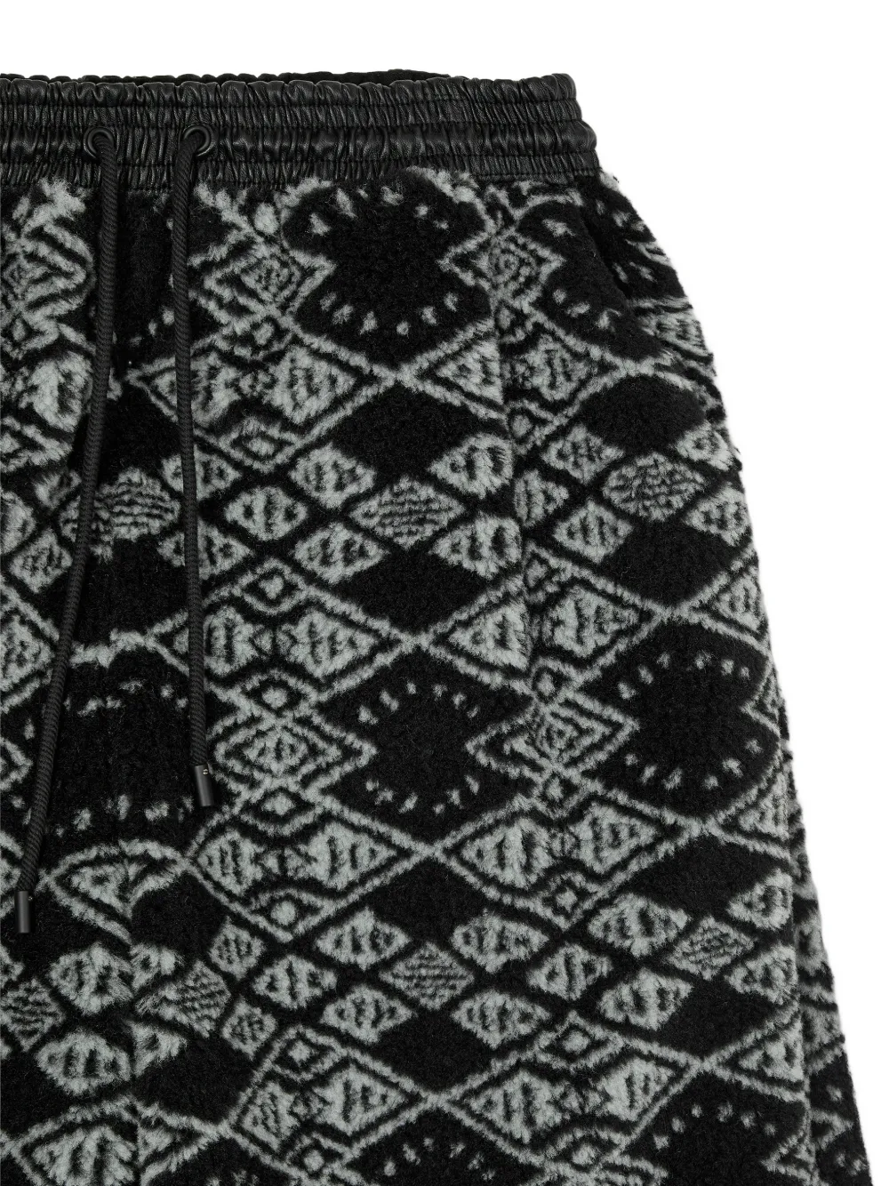 TOMBOY geometric-pattern fleece shorts Zwart