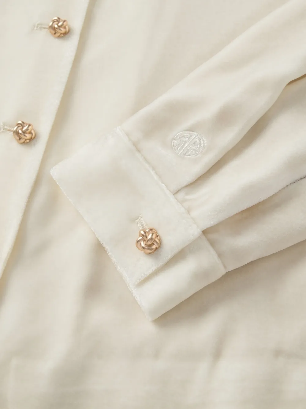 Shanghai Tang Infinite Knot mulberry-silk cropped jacket Wit