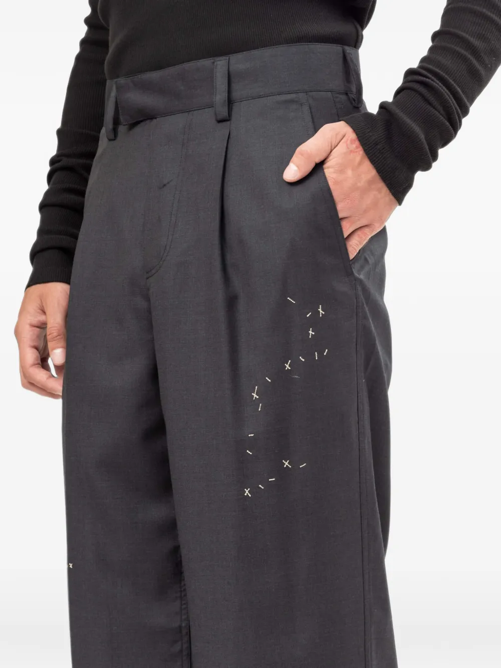 DOMREBEL Bully wollen broek met kruisstiksels Grijs