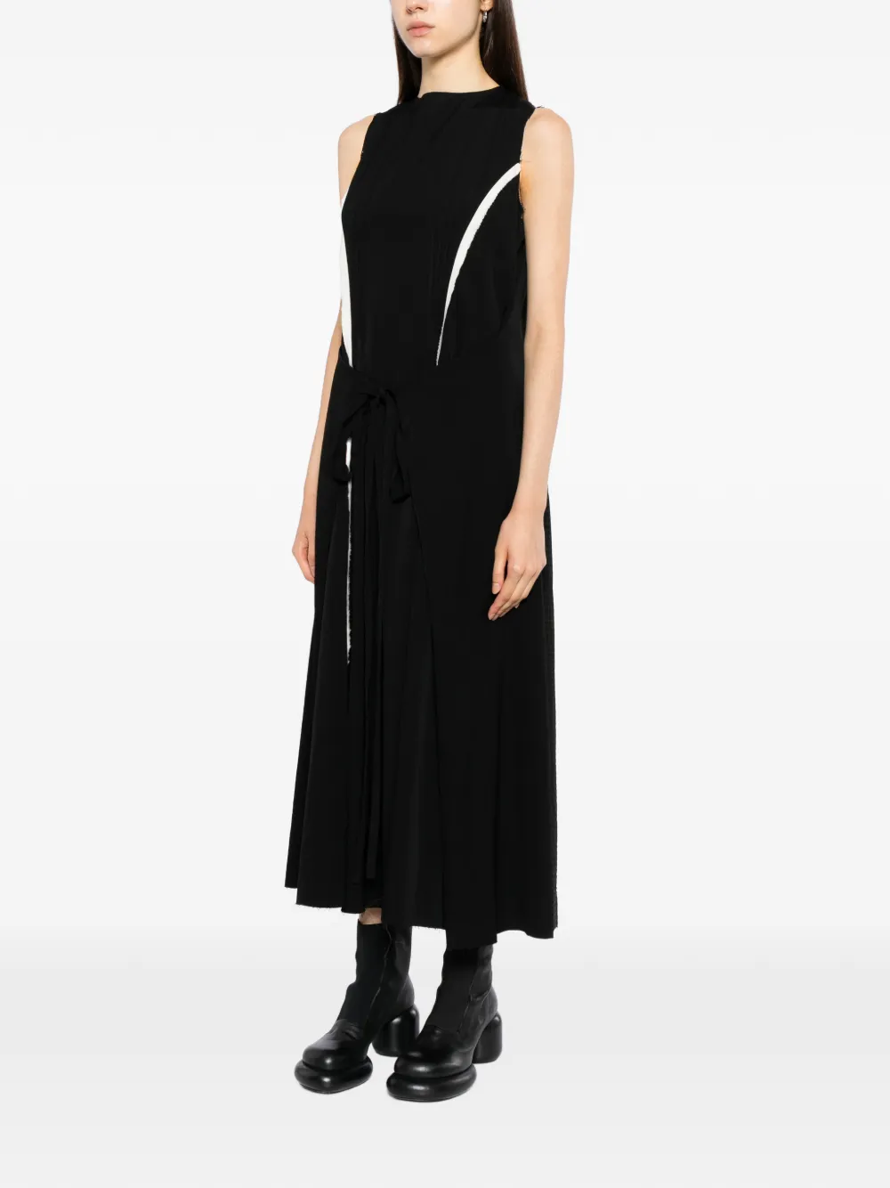A Tentative Atelier Kimono gathered dart dress Zwart