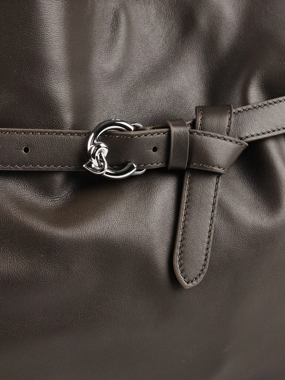 Coccinelle Sabine Soft schoudertas met ceintuur Bruin
