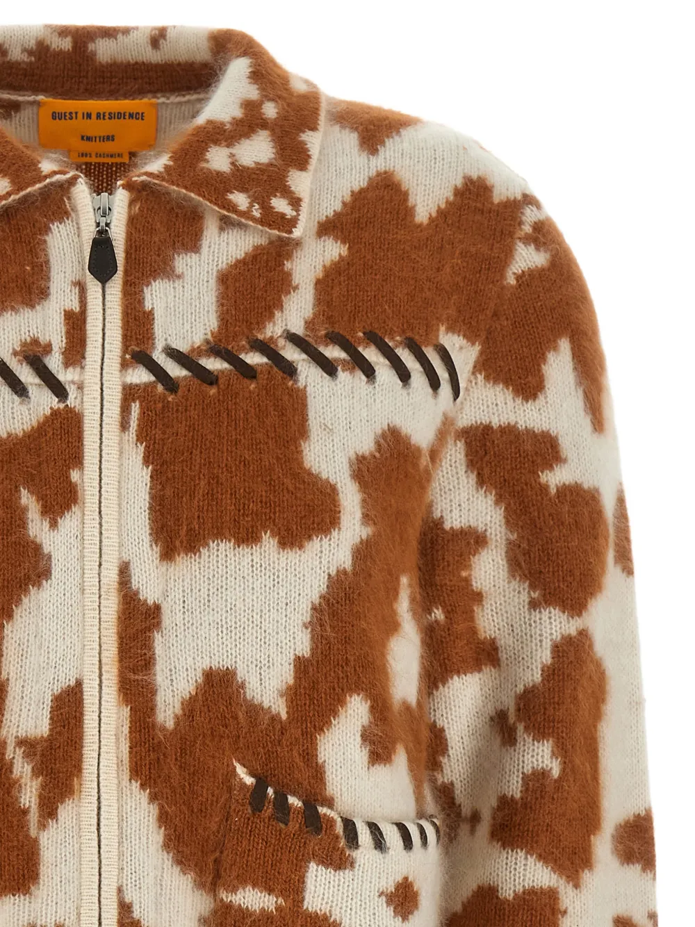 Guest In Residence Grizzly kasjmier jack met koeien-patroon Beige