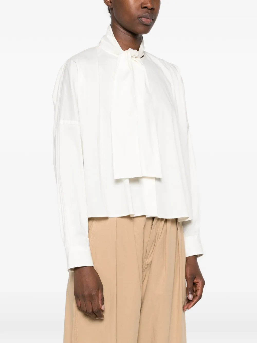 Le Sarte Pettegole Blouse met strik en knopen Beige