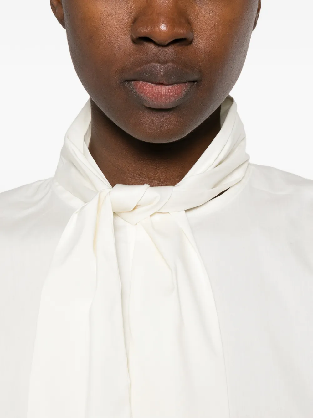 Le Sarte Pettegole Blouse met strik en knopen Beige