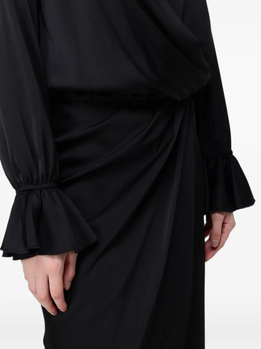 Hanita Blouse in wikkelstijl met ruches bij de manchetten Zwart
