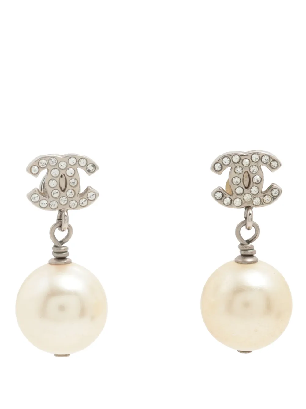 CHANEL Pre-Owned boucles d'oreilles pendantes à puces CC en laiton, strass et fausses perles (2022) - Argent