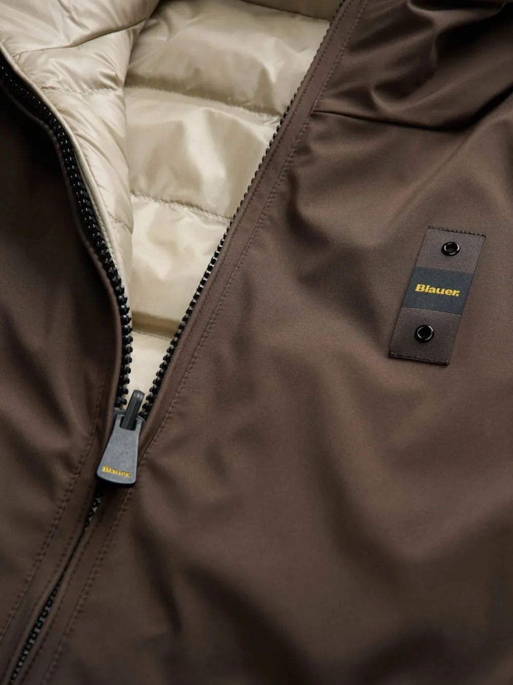 Blauer Jack met capuchon Bruin