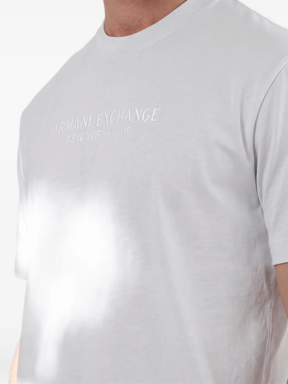 Armani Exchange logo-embroidered T-shirt Wit