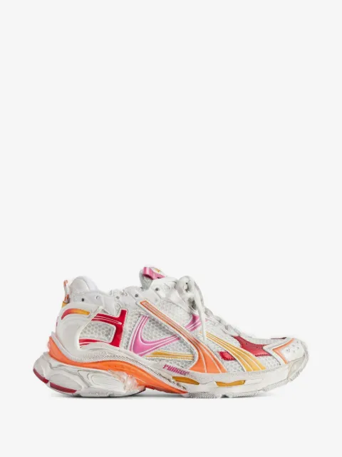 Runner sneakers