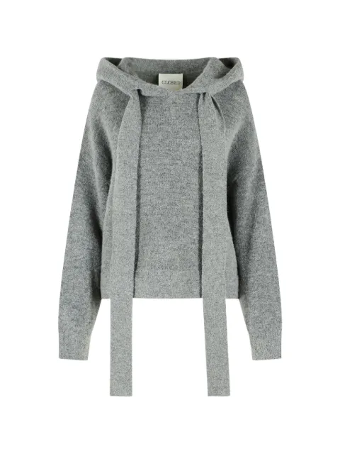 Closed fine-knit drawstring hooded sweater