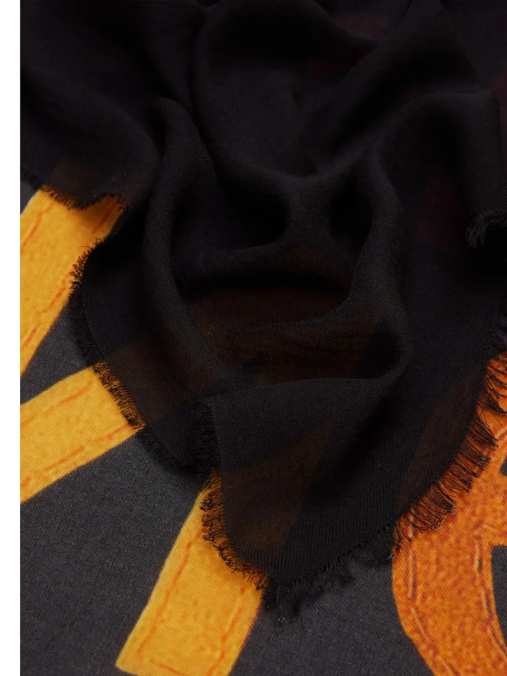 Faliero Sarti Happiness slogan-print frayed scarf Zwart