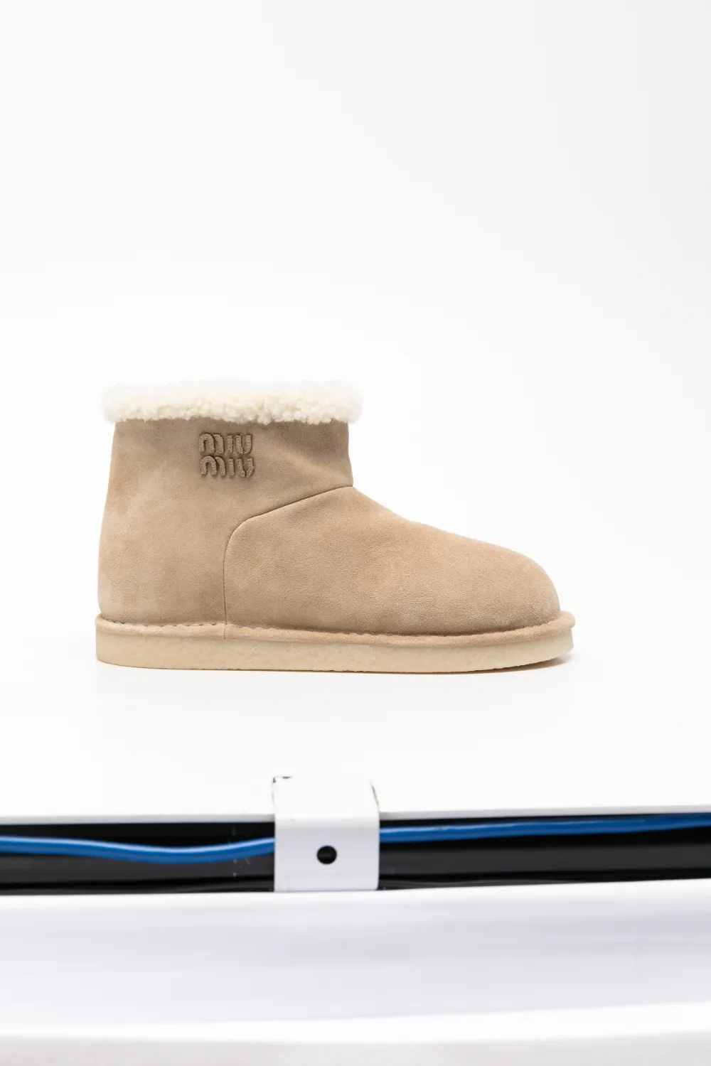 Miu Miu shearling-trim suede ankle boots - Tons neutres Miu Miu shearling-trim suede ankle boots - Tons neutres
