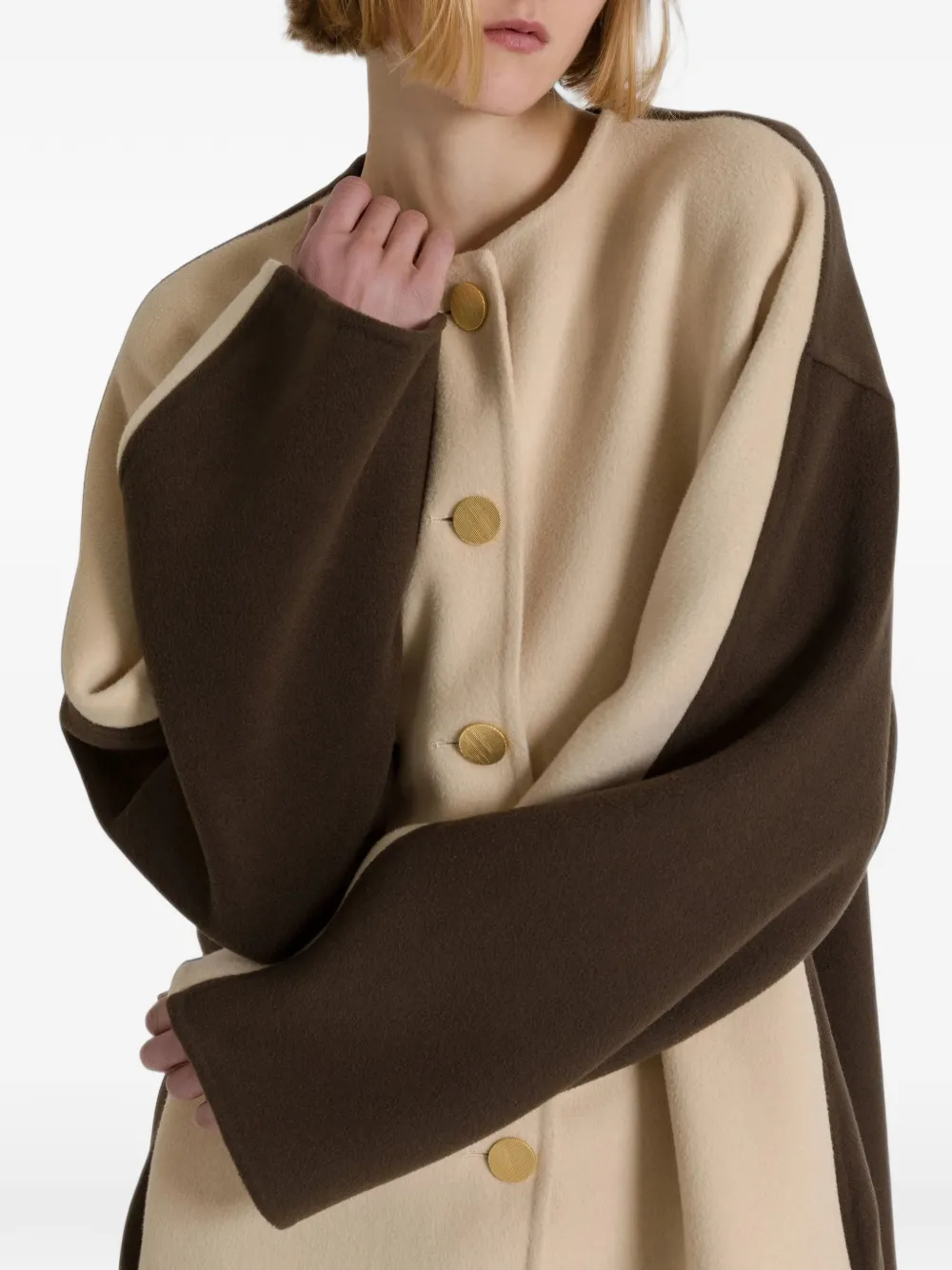 Alberta Ferretti Tweekleurige jas met knopen Beige