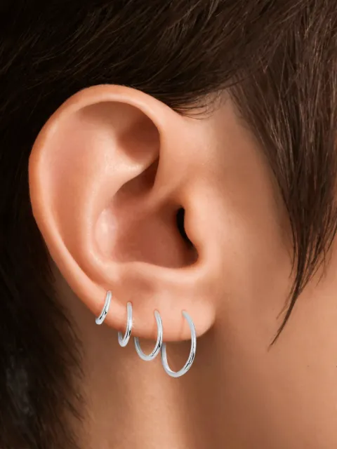 SABOTEUR round-profile single hoop earring