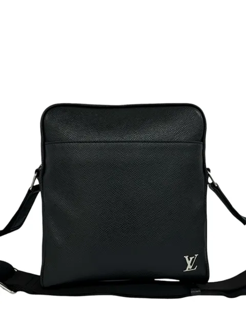 Louis Vuitton Pre-Owned 2021-2026 Taiga Alex Messenger BB crossbody bag