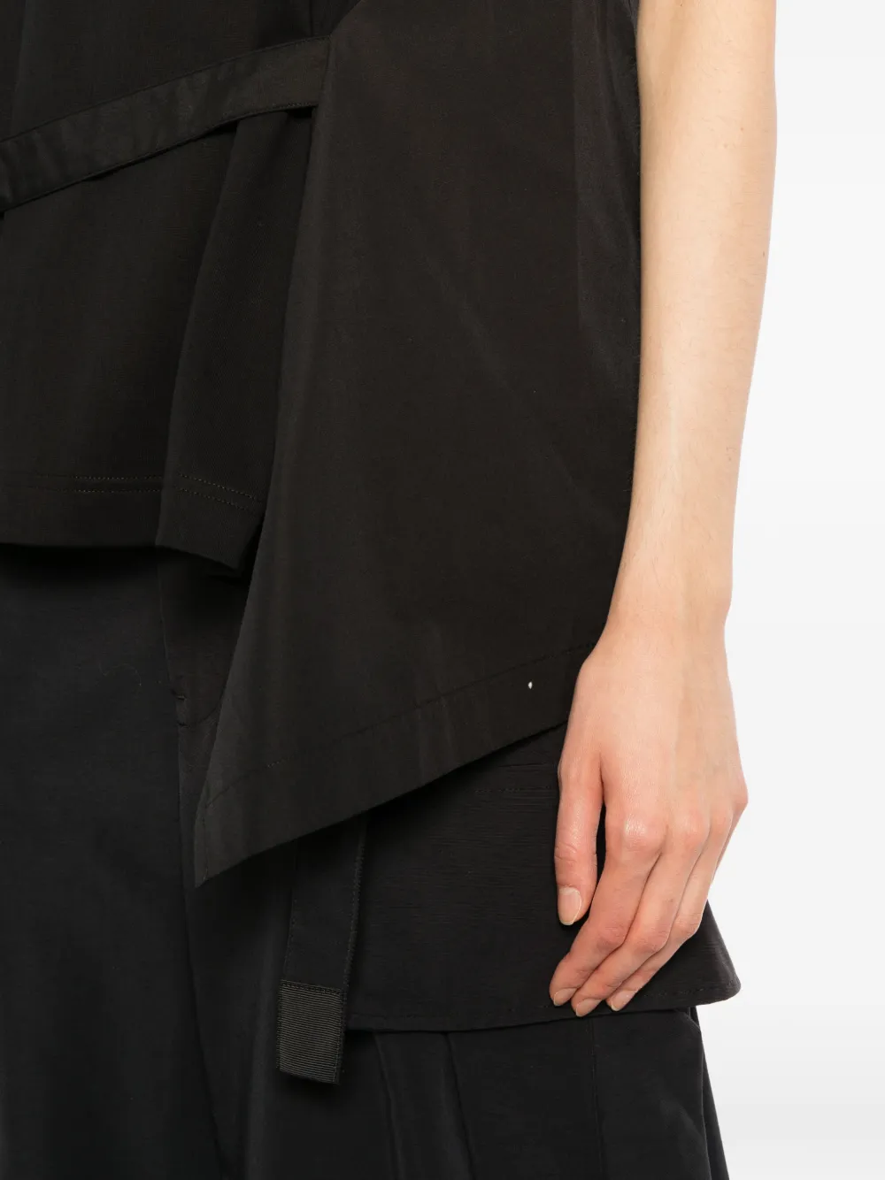sacai Asymmetrisch T-shirt Zwart