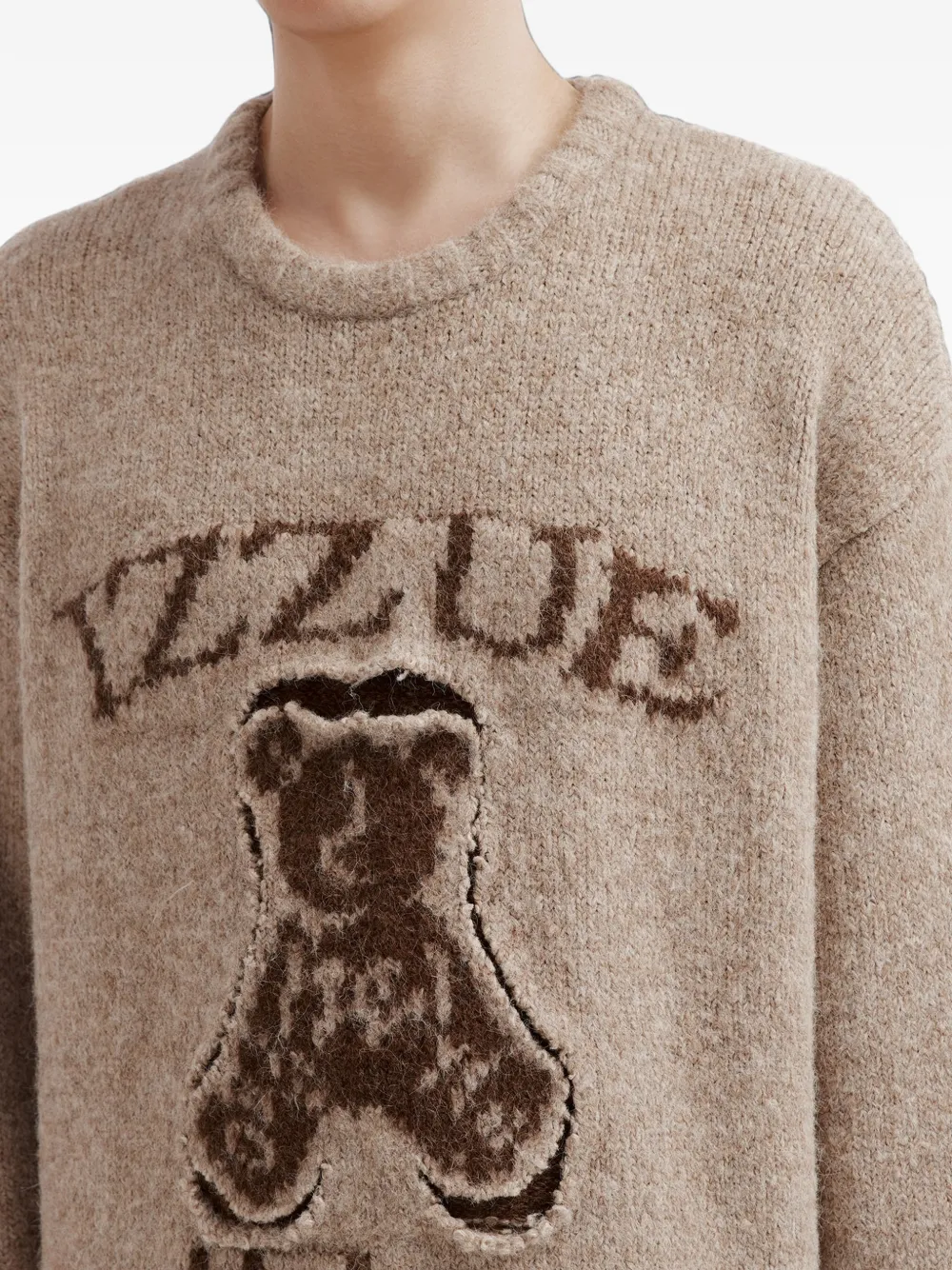 izzue bear-intarsia crew-neck sweater Beige