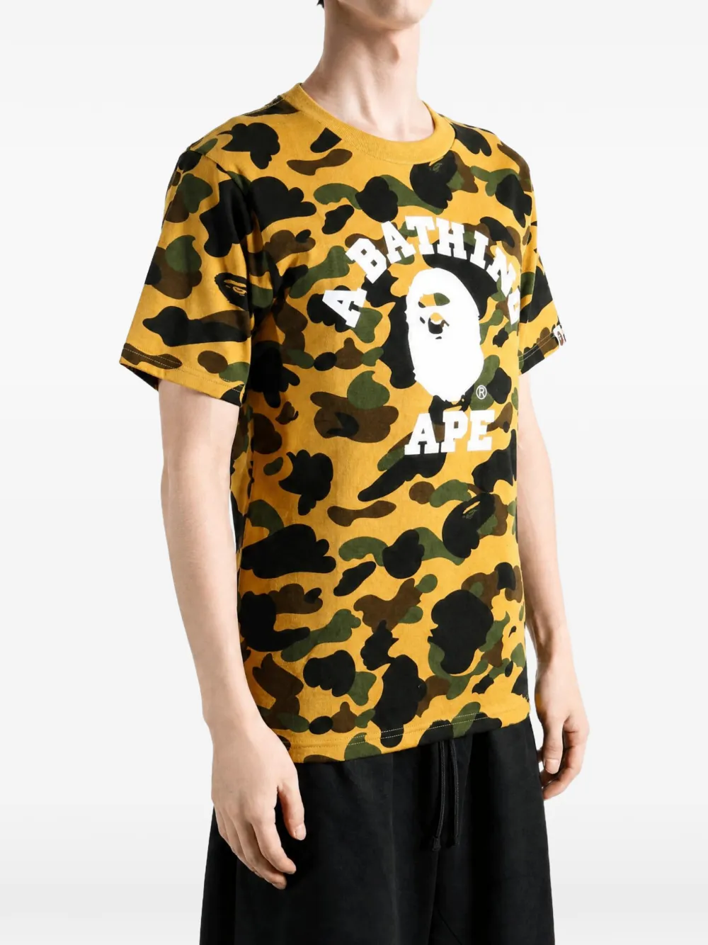 A BATHING APE 1st Camo T-shirt met logo-print Geel