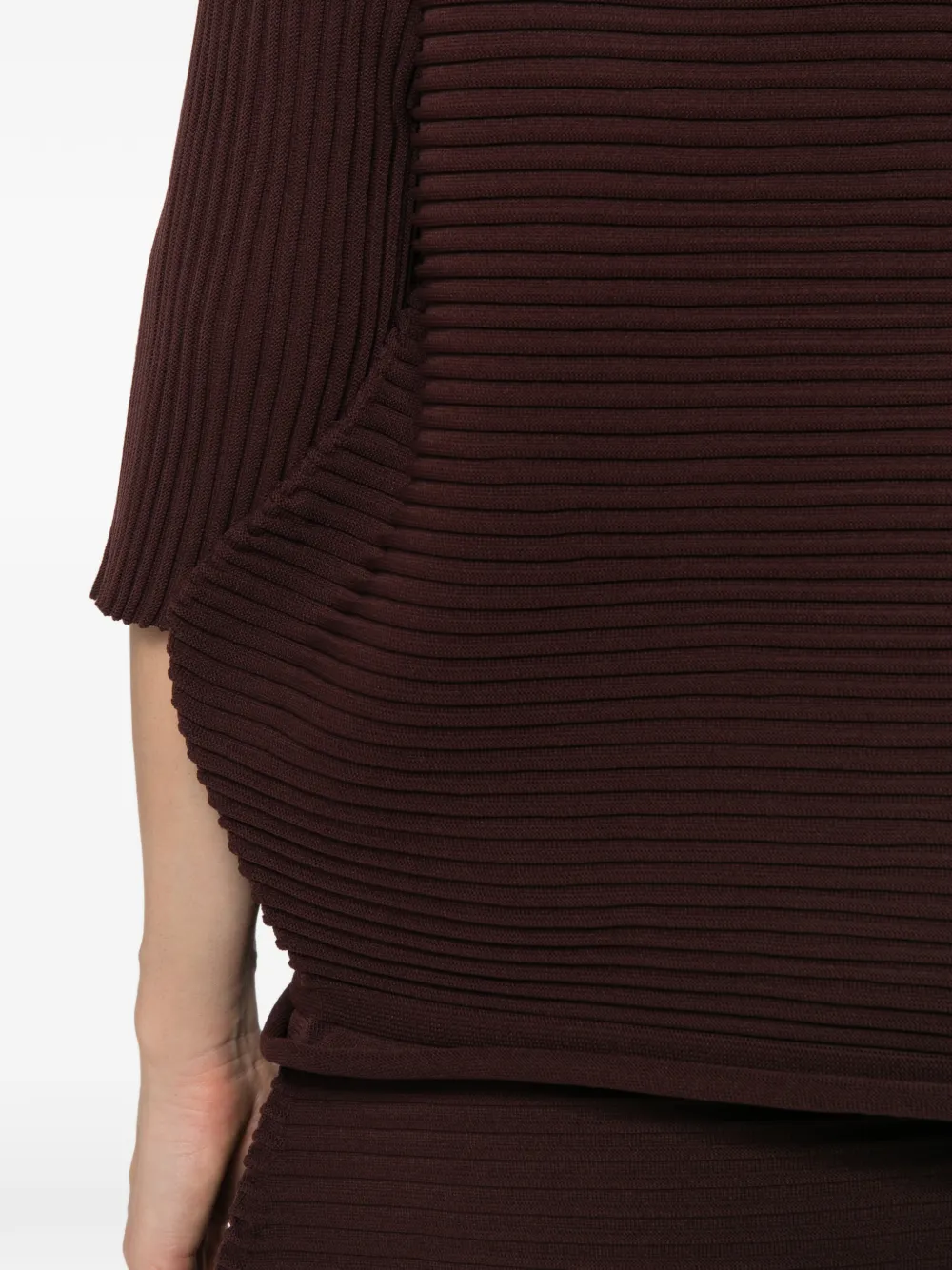 Pleats Please Issey Miyake Top met hoge hals en plooien Bruin