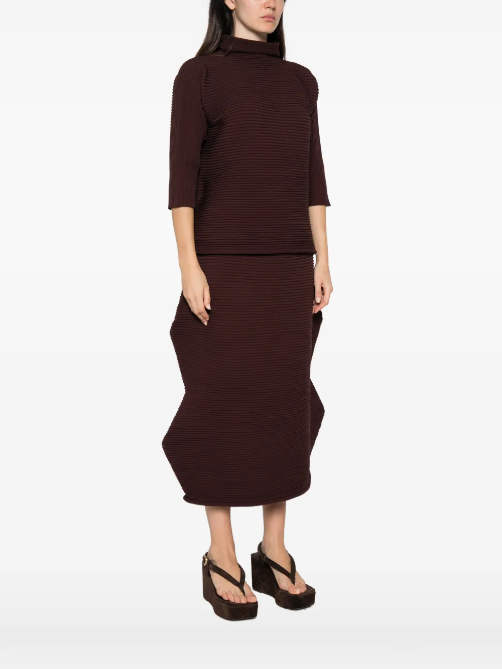 Pleats Please Issey Miyake Top met hoge hals en plooien Bruin