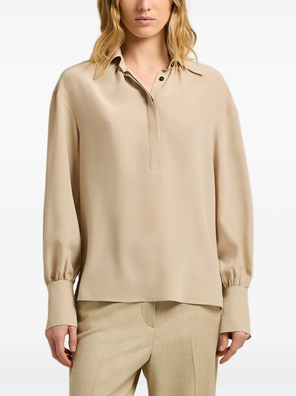 Kiton Zijden blouse met knoopkraag Beige