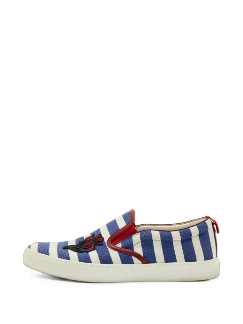 Gucci Pre-Owned tenis slip-on Bee a rayas con aplique