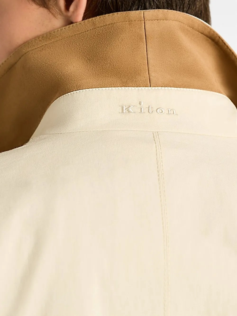 Kiton Trenchcoat met dubbele rij knopen Beige