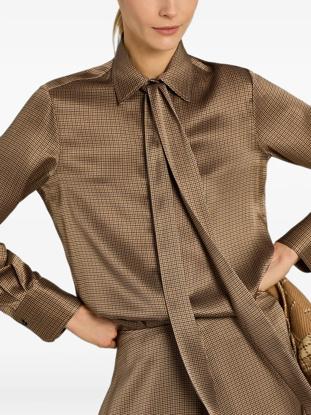 Kiton micro-pattern pussy-bow shirt Bruin