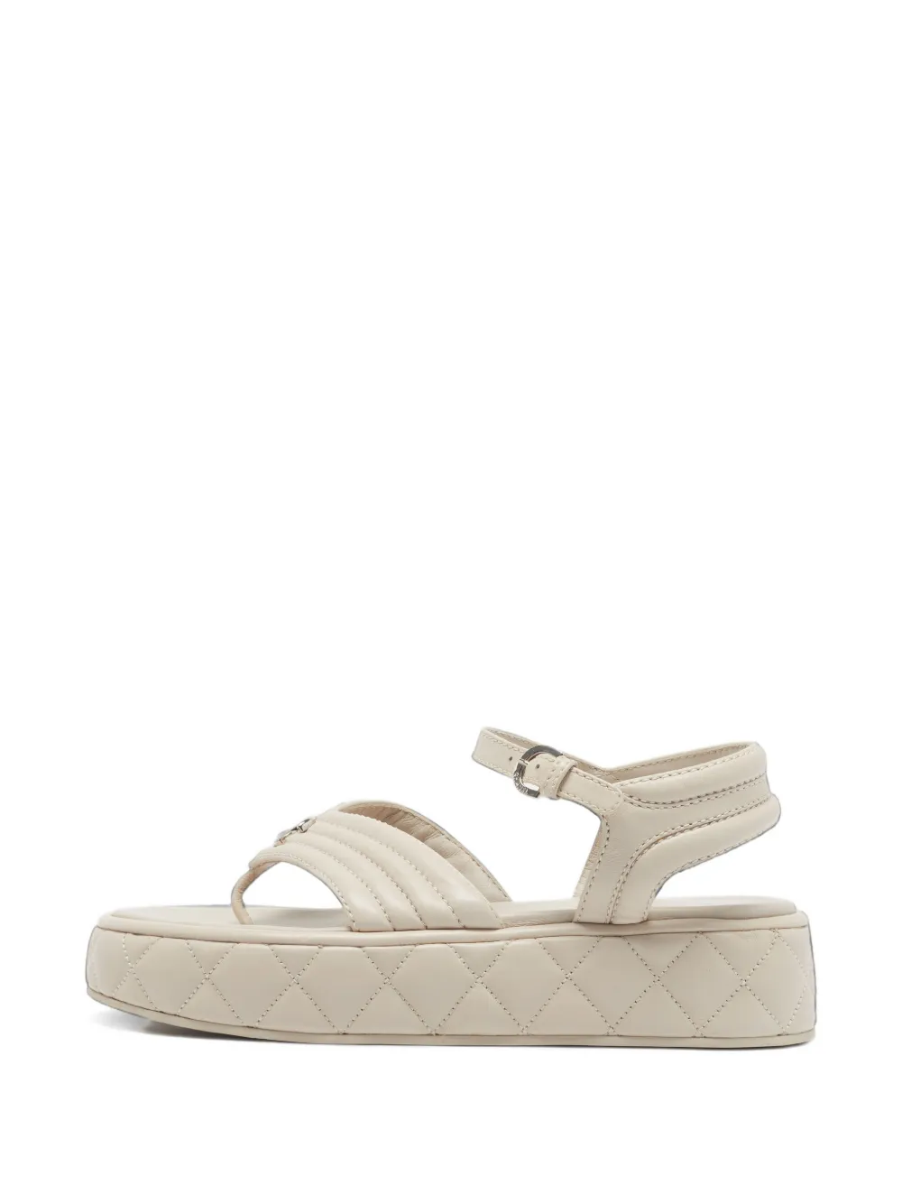 CHANEL Pre-Owned sandales matelassées en cuir - Blanc CHANEL Pre-Owned sandales matelassées en cuir - Blanc