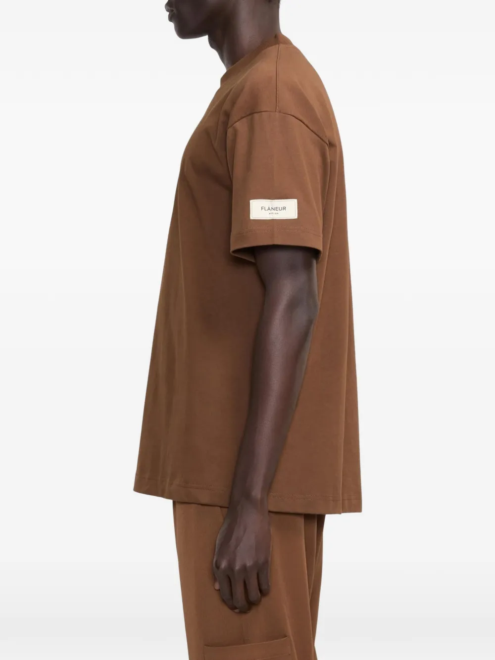 FLÂNEUR Atelier logo-patch T-shirt Bruin