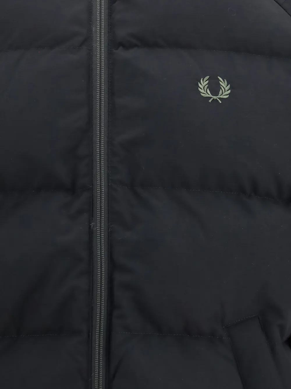 Fred Perry quilted raglan-sleeve jacket Zwart