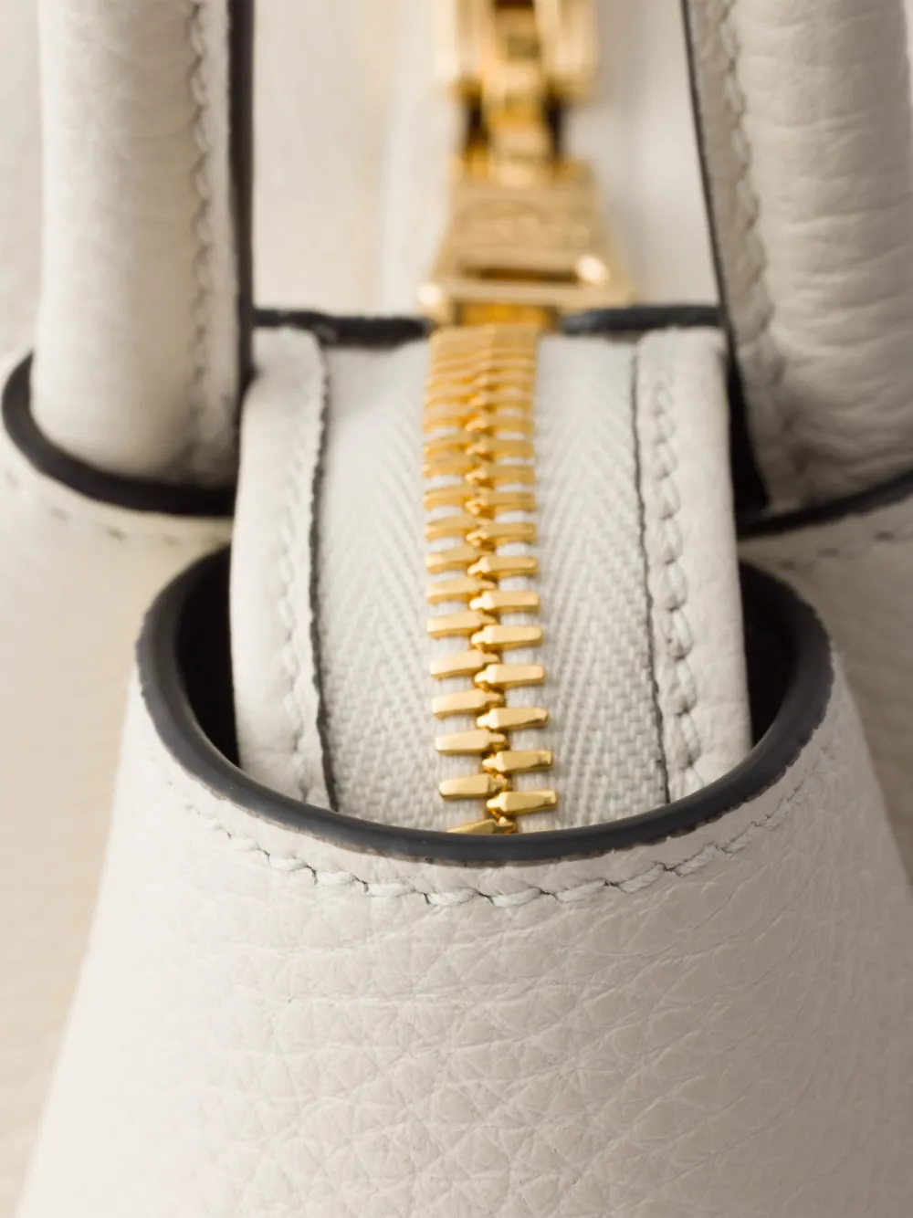 Prada Liaison kleine leren handtas Beige