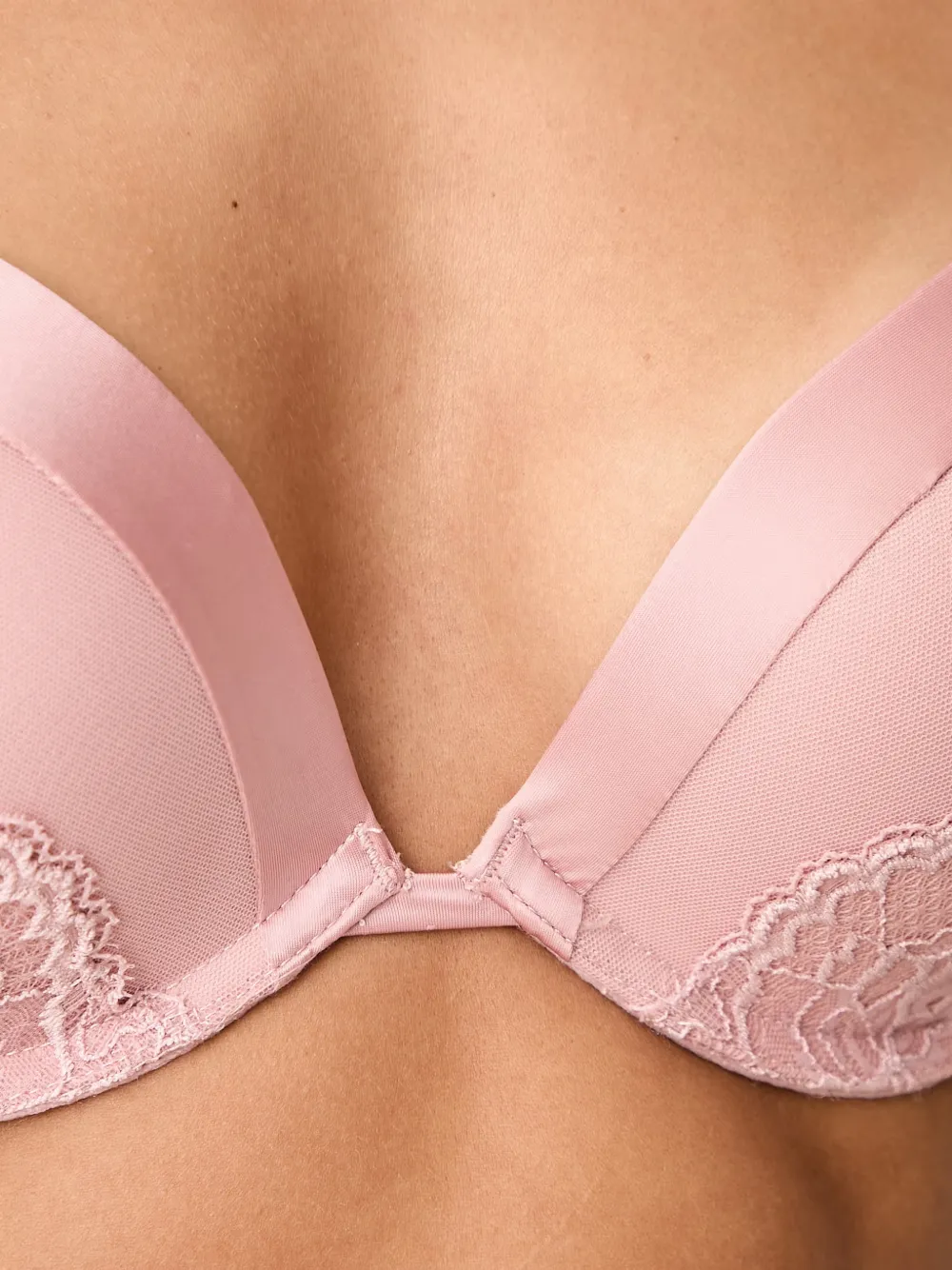 GUESS USA Jennifer push-up bh met kanten vlakken Roze