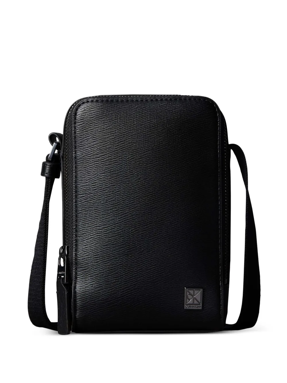 Calvin Klein logo-plaque textured-finish shoulder bag - Nero