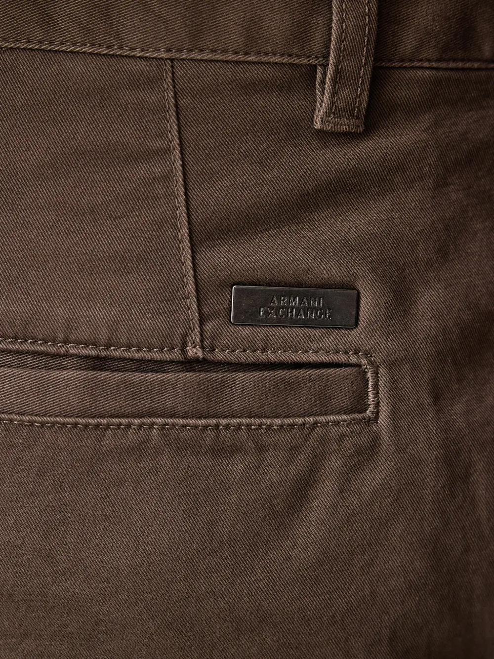 Armani Exchange Chino met logoplakkaat Bruin