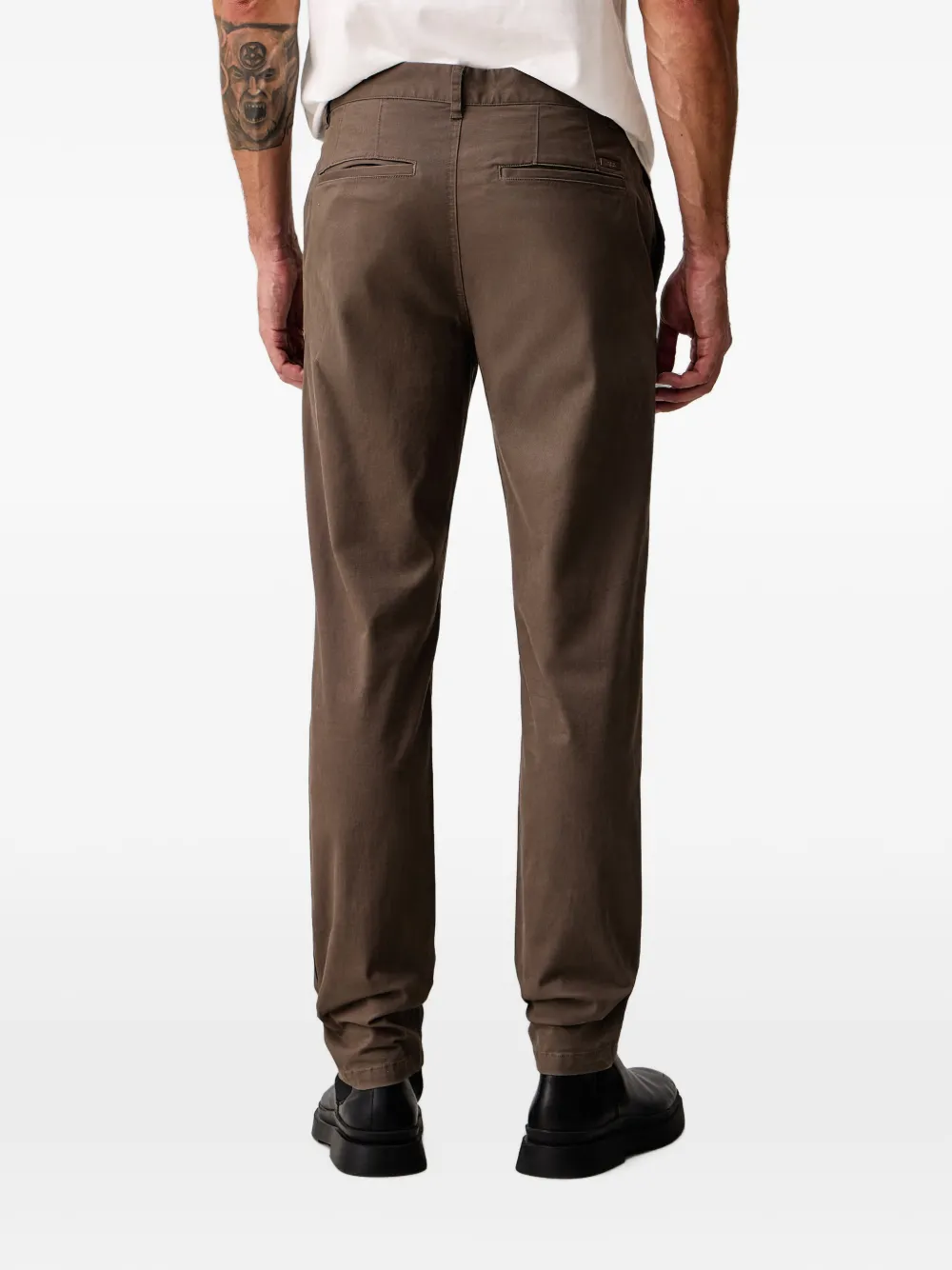 Armani Exchange Chino met logoplakkaat Bruin