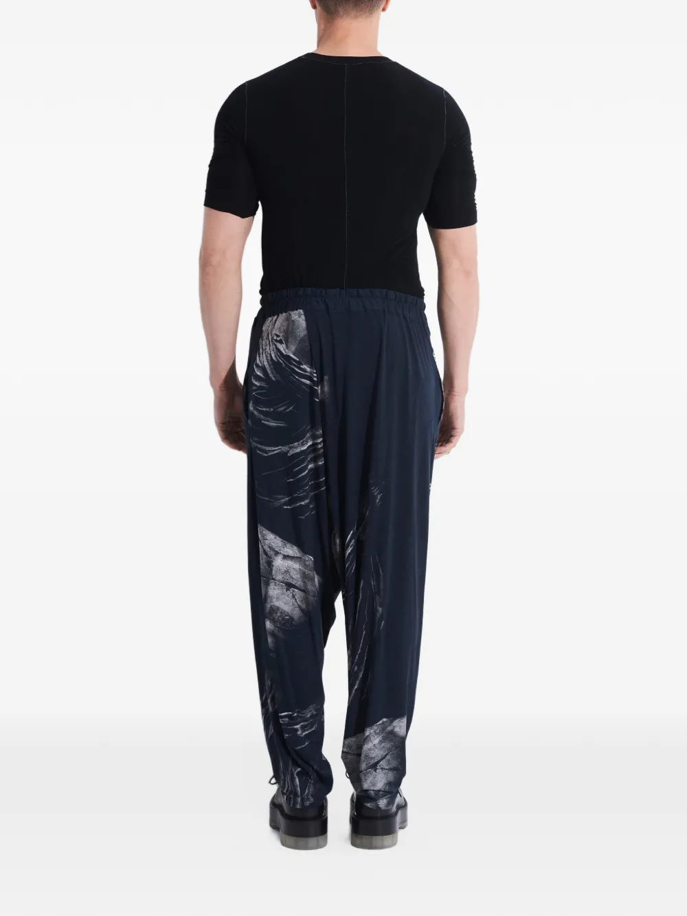 Tessitura Broek met verlaagd kruis en print Zwart