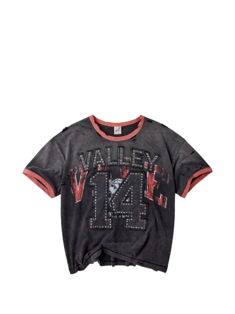 Vale playera Big Bro con efecto desgastado y detalles de cristal