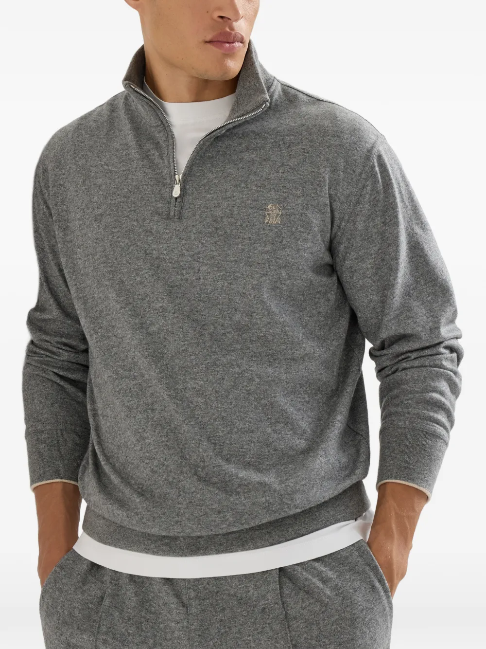 Brunello Cucinelli Kasjmier jersey trui met halve rits en geborduurd logo Grijs