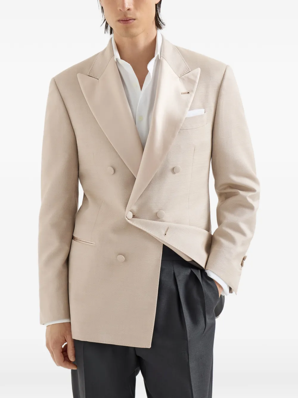 Brunello Cucinelli Zijden smokingjack met anderhalve rij knopen en puntige revers Beige
