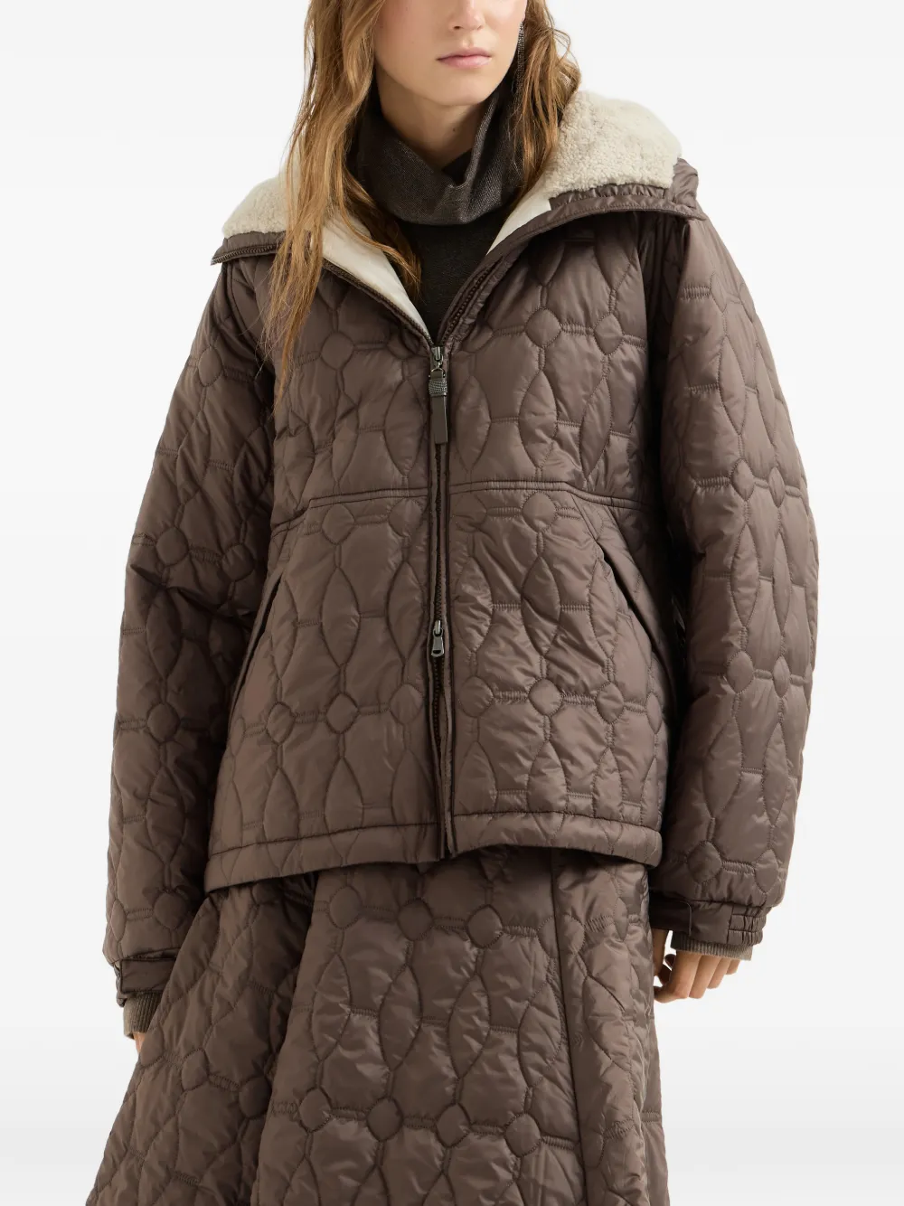 Brunello Cucinelli Waterdicht jack van mat nylon met Thermore -vulling lammy en glanzende ritstrekker Bruin