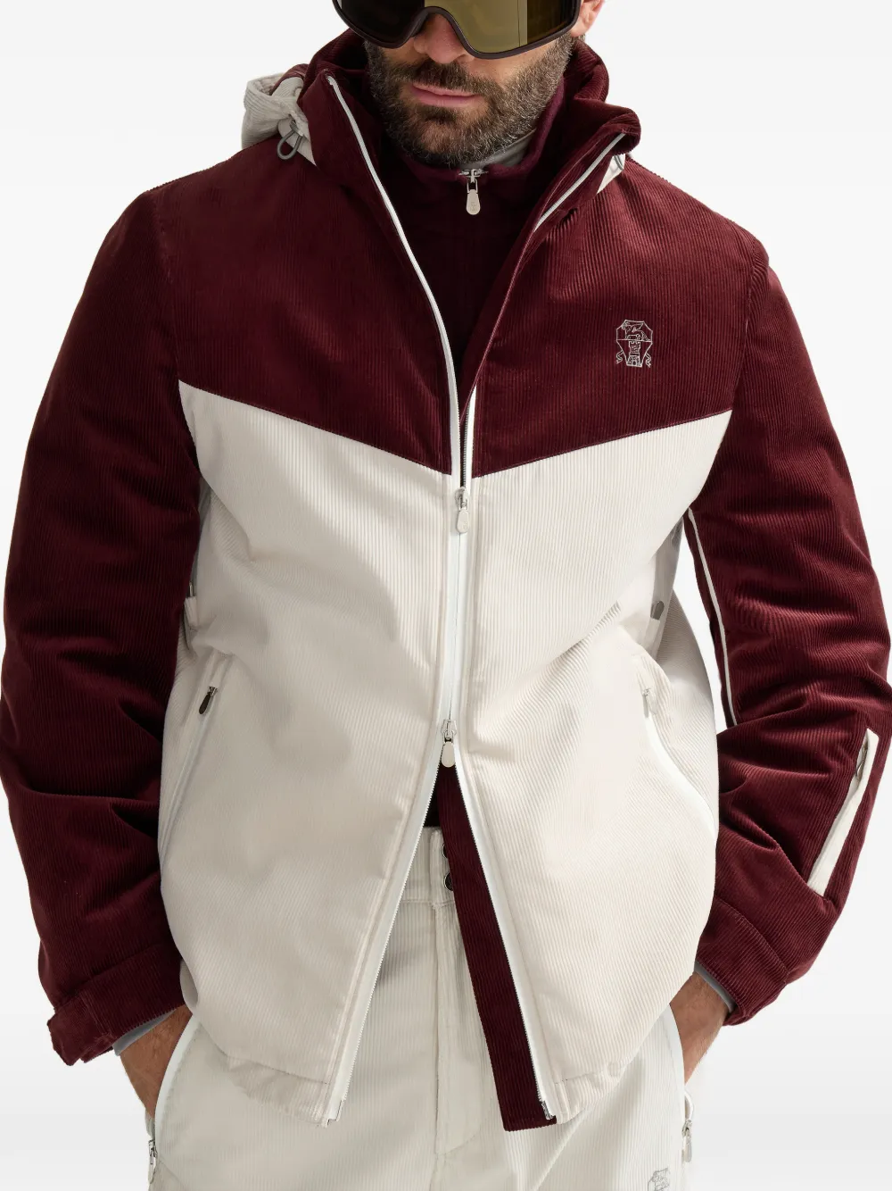 Brunello Cucinelli Mountain jack van gelamineerd ribfluweel met capuchon Thermore -vulling en logo Beige
