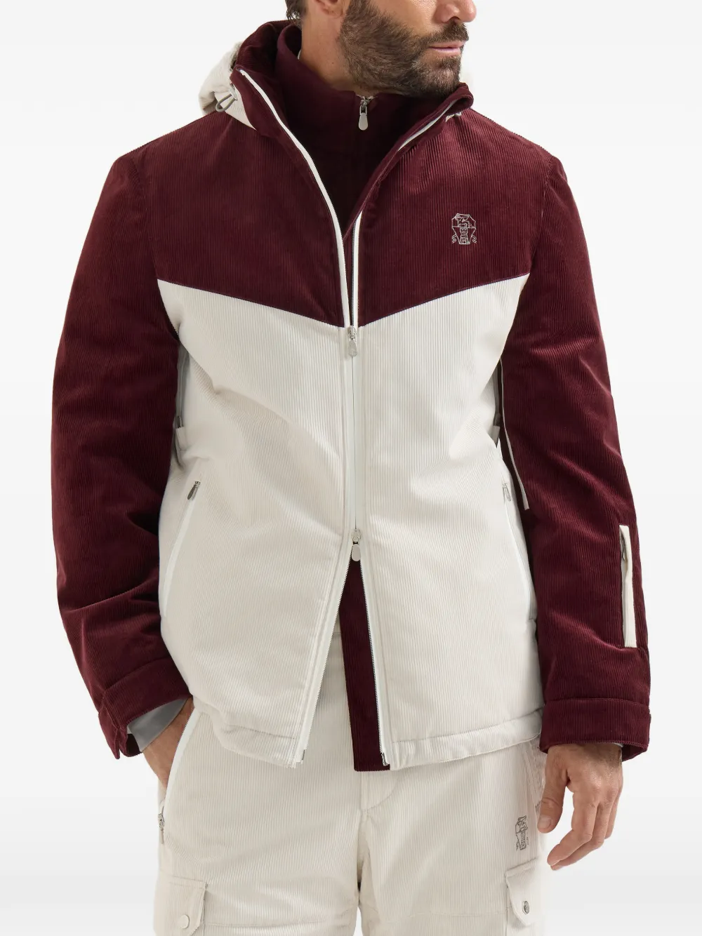 Brunello Cucinelli Mountain jack van gelamineerd ribfluweel met capuchon Thermore -vulling en logo Beige