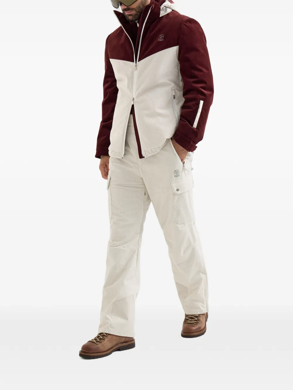 Brunello Cucinelli Mountain jack van gelamineerd ribfluweel met capuchon Thermore -vulling en logo Beige