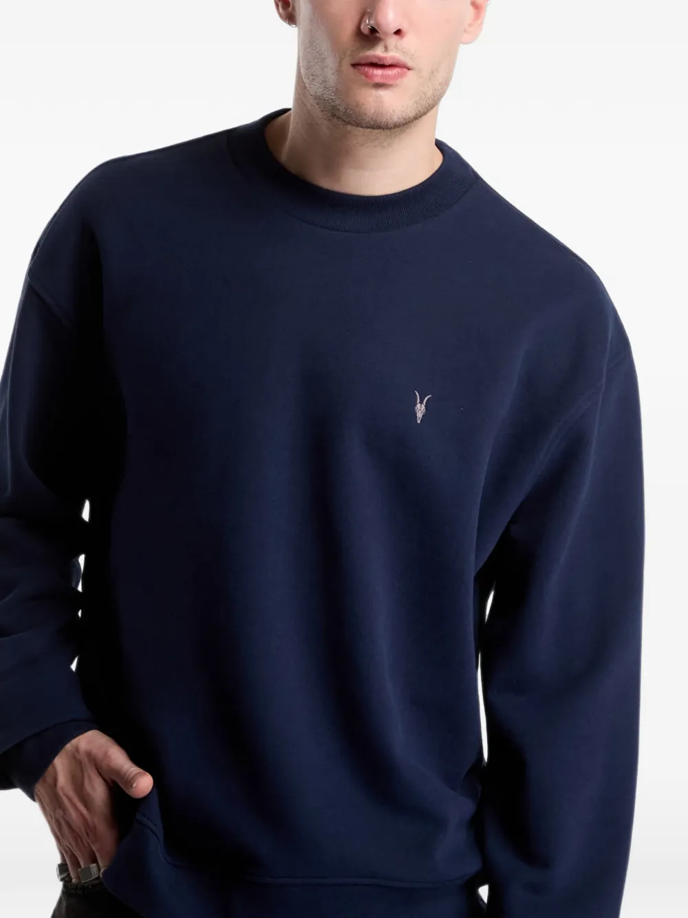 AllSaints Asher Ramskull sweater met geborduurd logo Blauw