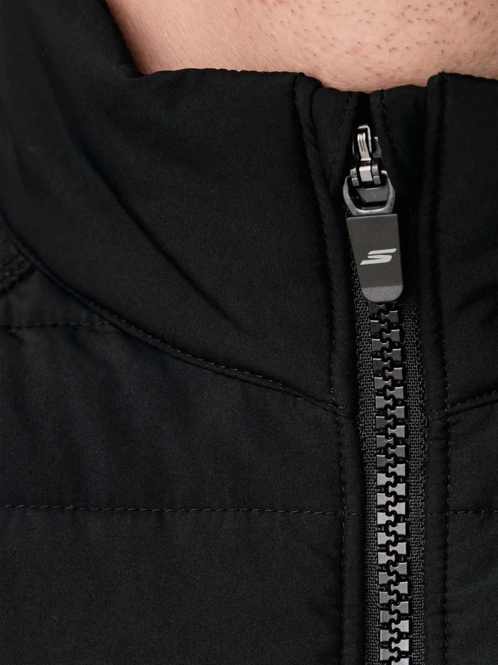 Skechers Hoodless gewatteerd jack met vlakken Zwart