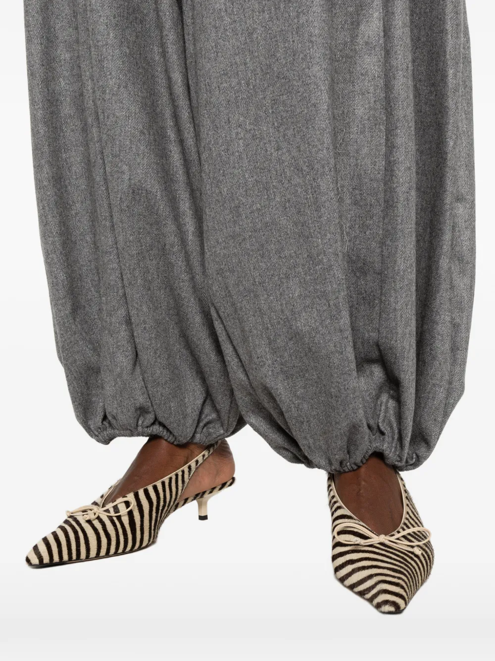 THELATEST pleated elasticated-cuff trousers Grijs