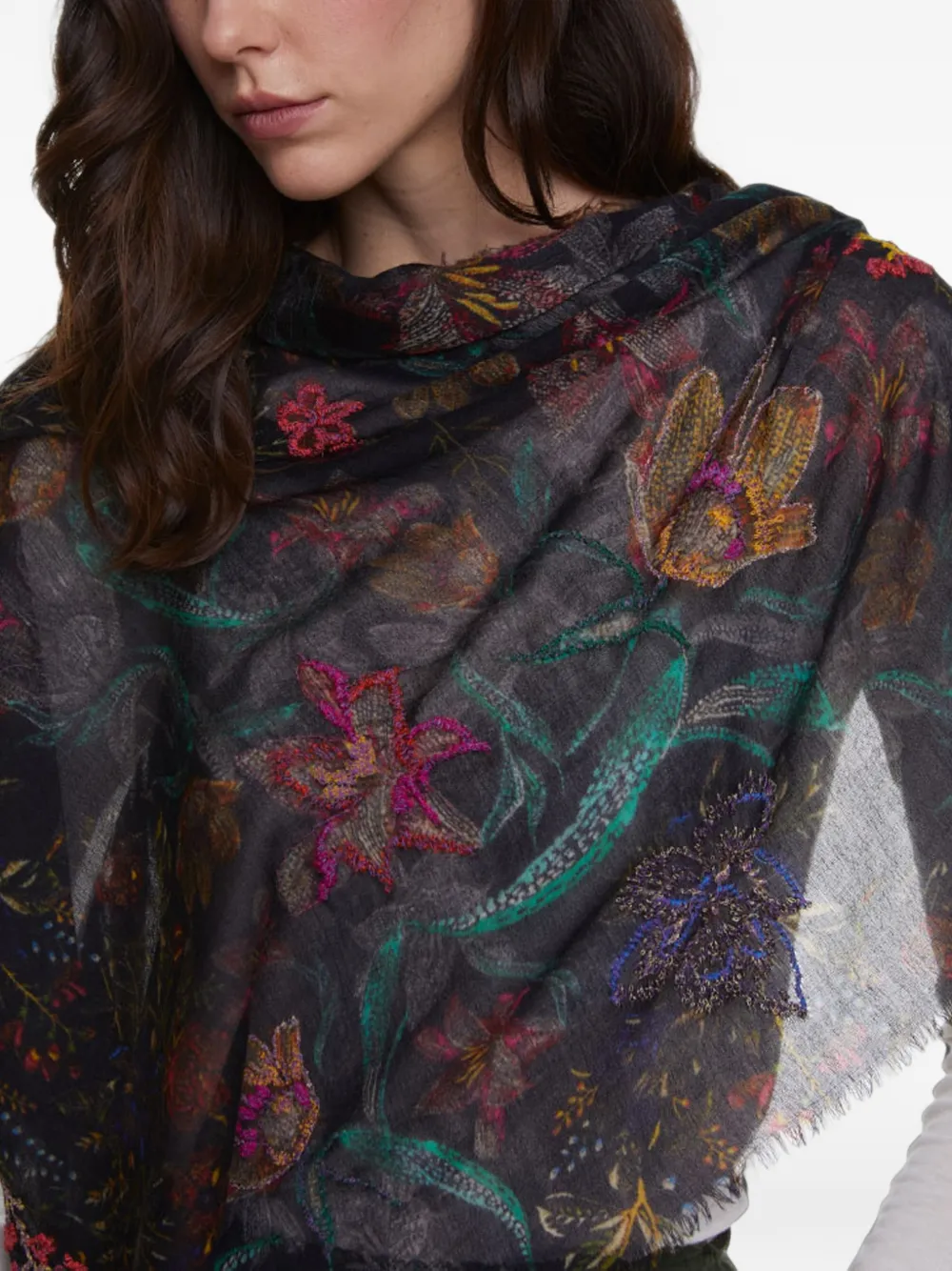 Faliero Sarti floral-embroidered fringed scarf Zwart
