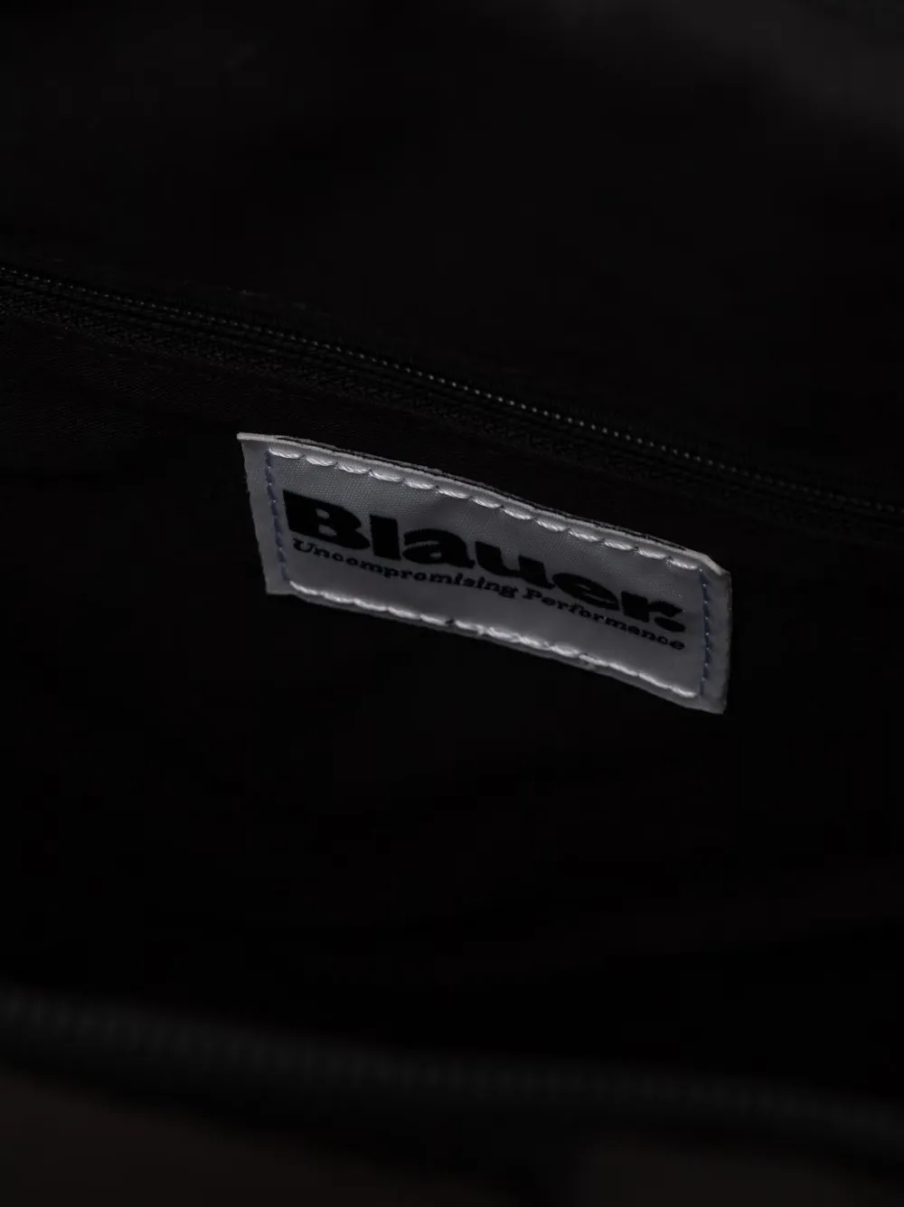 Blauer quilted logo-patch tote bag Zwart