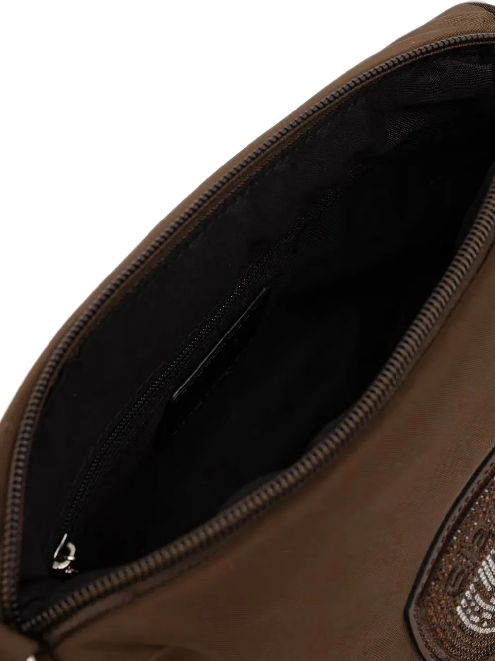 Blauer Make-up tas met logo-patch en afwerking van imitatiebont Bruin